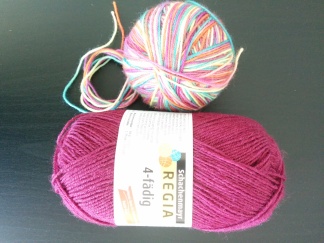 Solid colour sock-yarn to b worked with the variegated